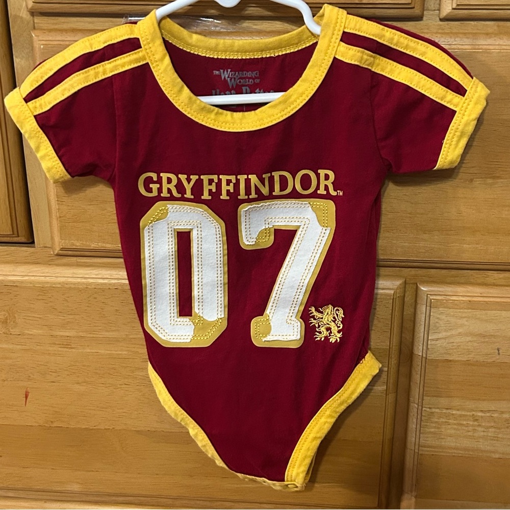 Universal Studios Harry Potter Red & Yellow Gryffindor Baby Bodysuit Size 6M